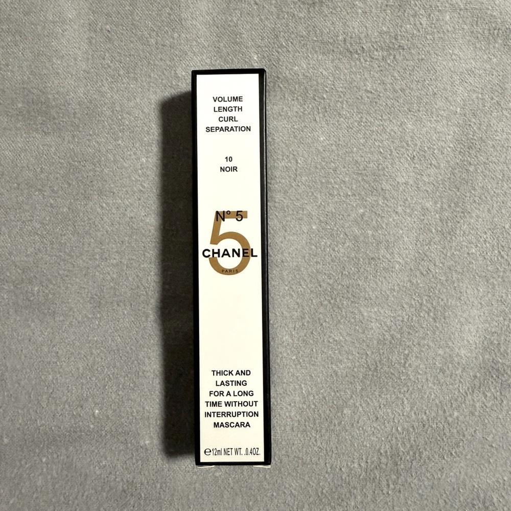 Brand new, unopened Chanel Le Volume de Chanel Mascara in black. 100% authentic.